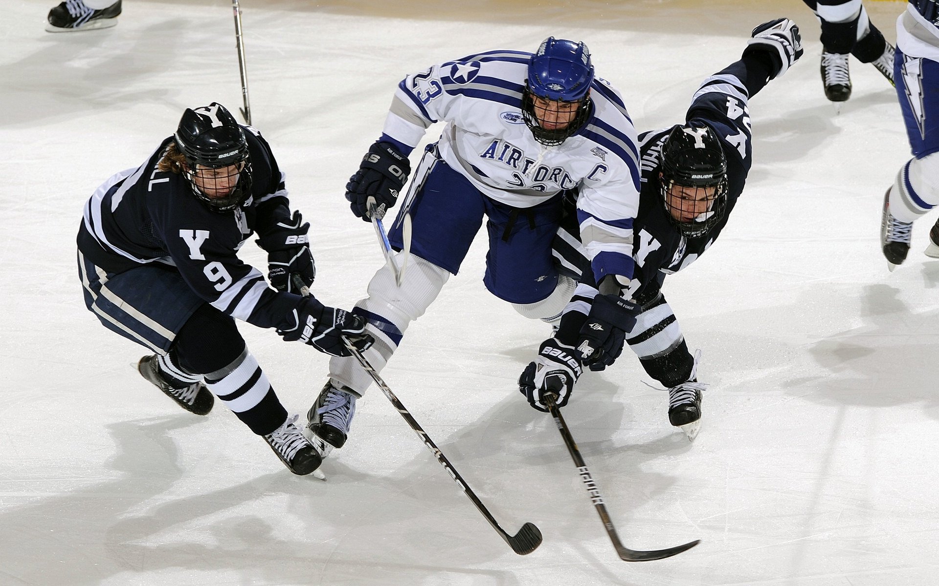 青训中心心理辅导机制完善建立球员长期心理健康档案，青少年运动员心理训练